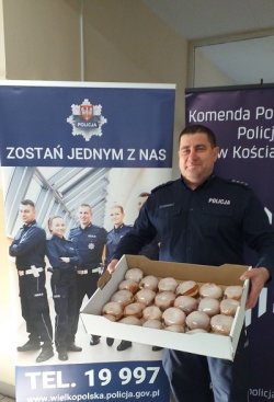 Kościańscy Policjanci podczas akcji &quot;Zostań jednym z nas&quot;.