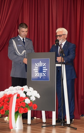 Zdjęcie przedstawia Starostę Kościańskiego- Henryka Bartoszewskiego.
