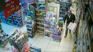 Wizerunek sprawcy kradzieży mienia.